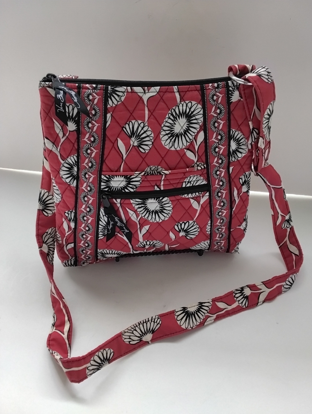 VERA BRADLEY RED DECO DAISY HIPSTER CROSSBODY QUILTED PURSE